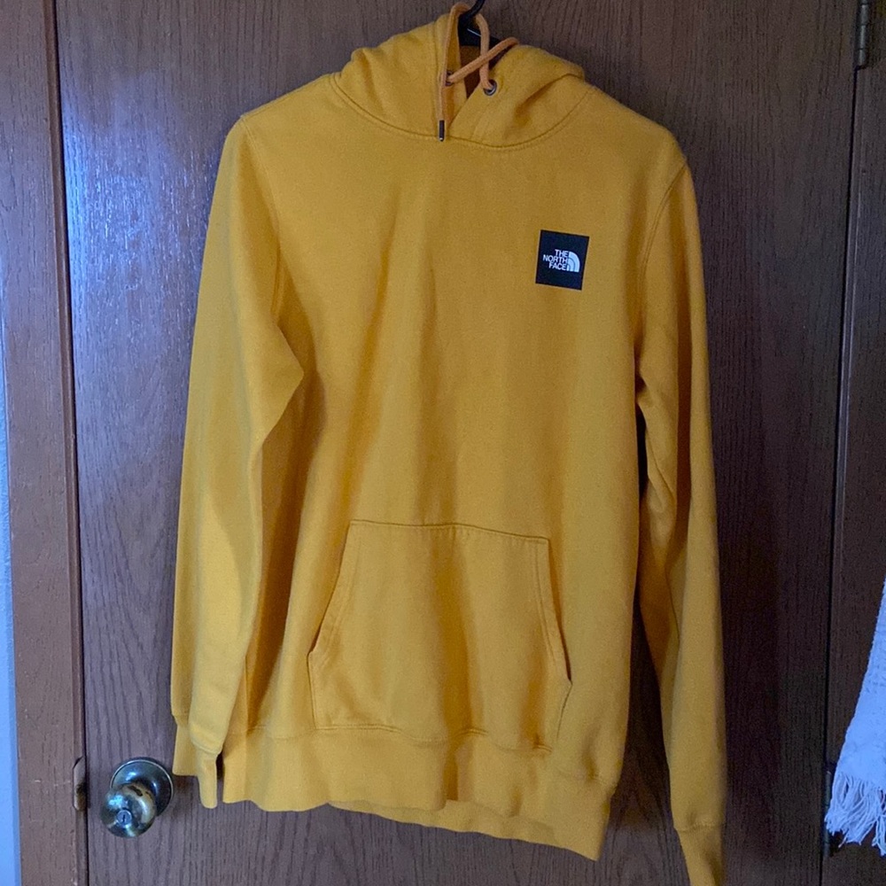 Men’s Northface hoodie.
